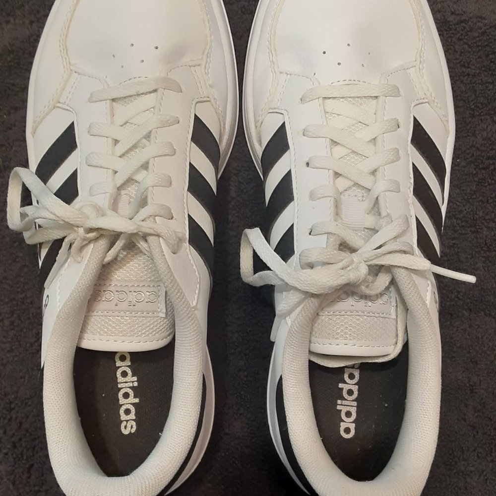 Women's ADIDAS Breaknet tennis shoes